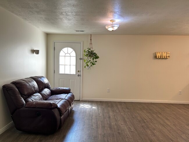 Building Photo - 5665 Piney View Ct