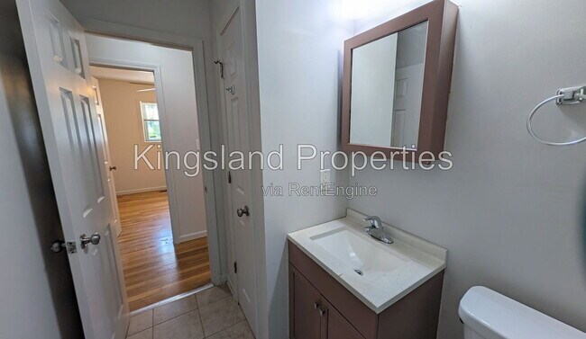 Building Photo - 272 Elmdale Dr