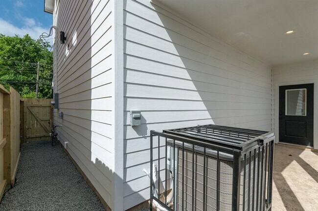 Building Photo - 4705 Idaho St