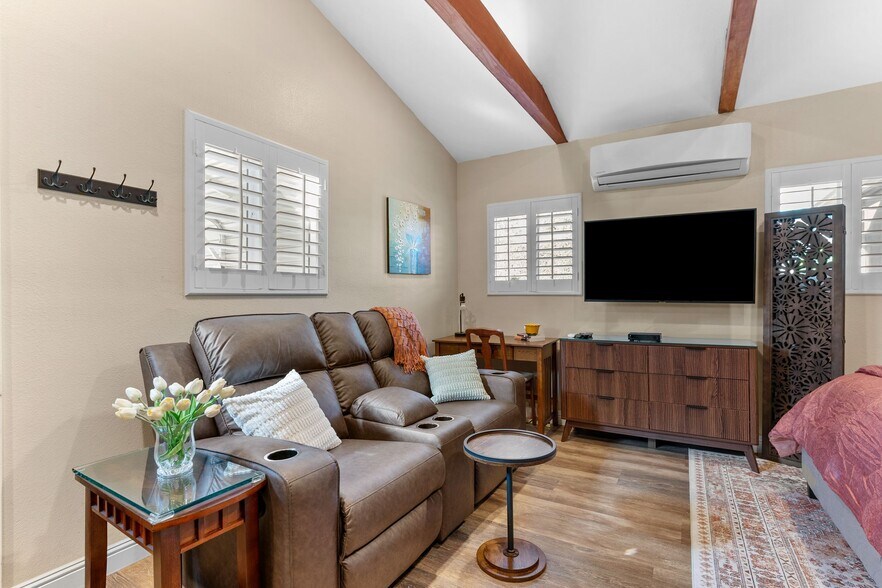 Building Photo - 7227 Fallbrook Ave