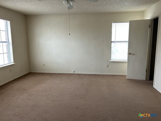 Building Photo - 2607 Schulze Dr