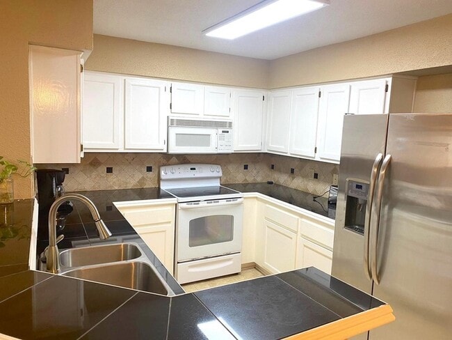 Building Photo - 2300 Old Spanish Trl