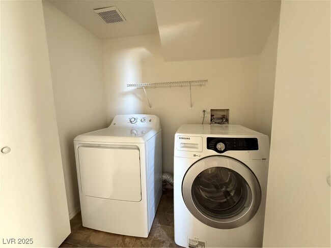 Building Photo - 868 Brass Ring Rd