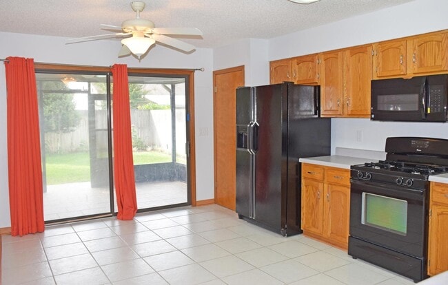 Building Photo - 3906 Summerwood Ct