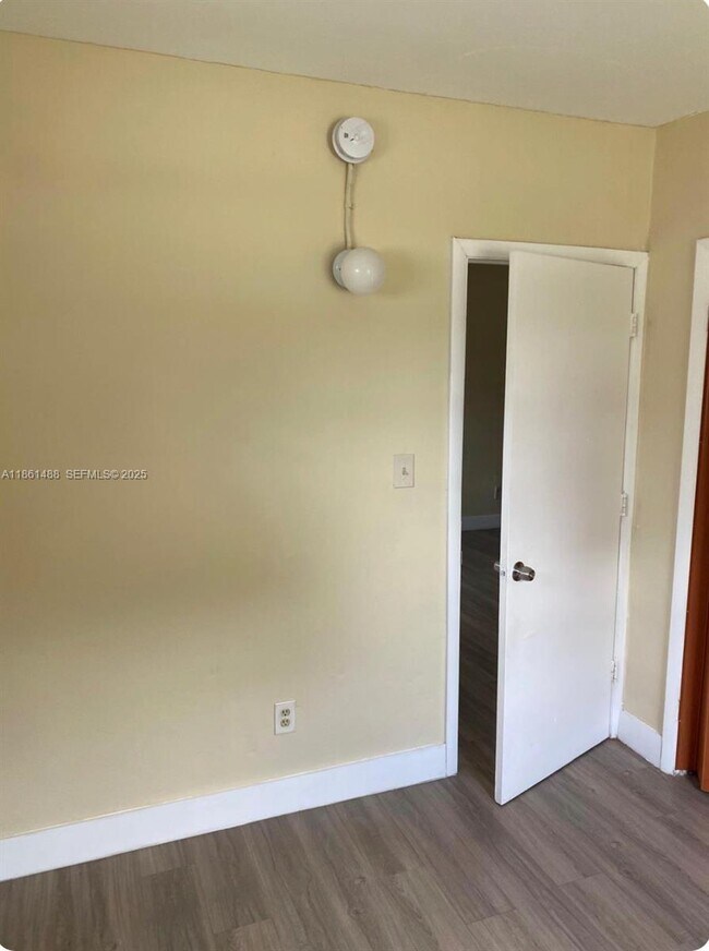 Building Photo - 1111 SW 2nd St