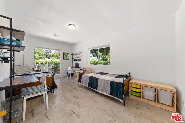 Building Photo - 2559 Colby Ave