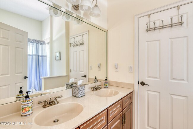 Building Photo - 3316 E Heritage Cove Dr