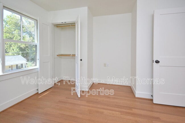 Building Photo - 2314 Stroller Ave