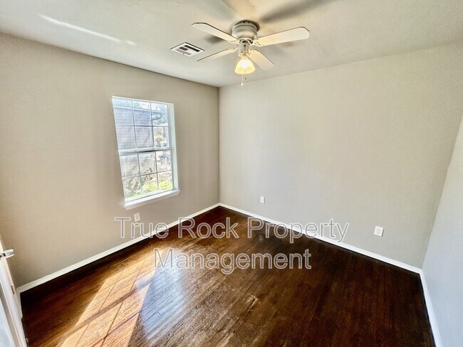 Building Photo - 1127 E Beverly St