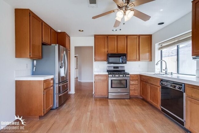 Building Photo - Lovely 3Bdm 2Ba Patio Home Located in the ...