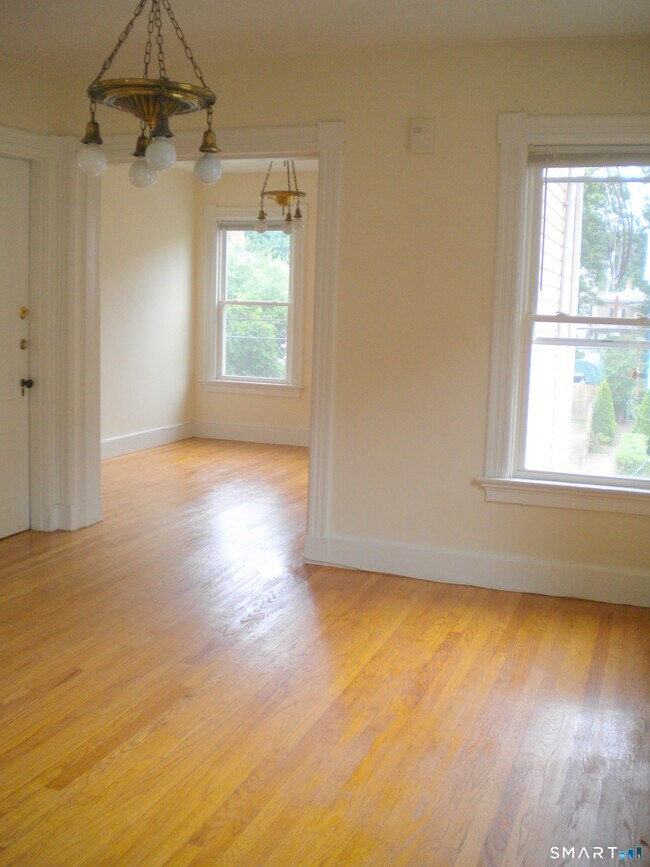 Building Photo - 118 Lawrence St