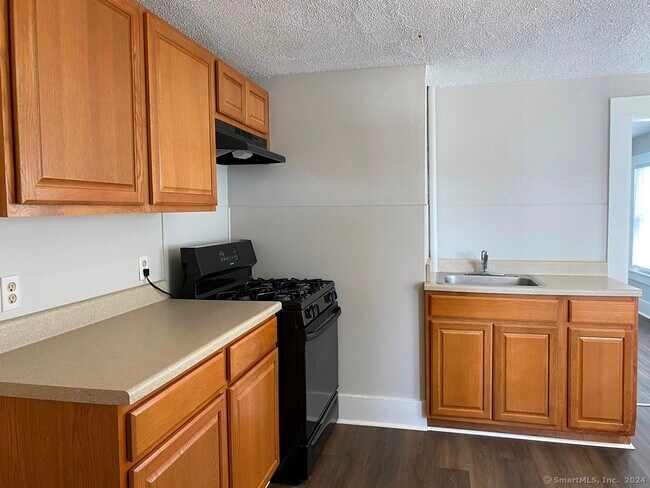 Building Photo - 435 Migeon Ave