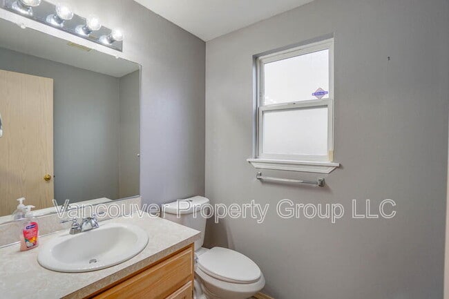 Building Photo - 5606 NE 48th Ave