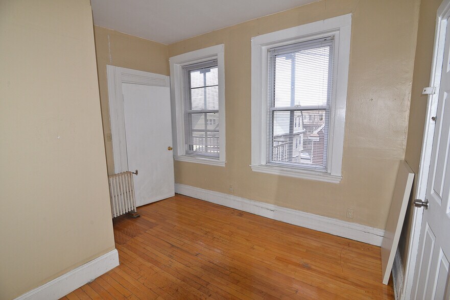 Building Photo - 32 Reedsdale St