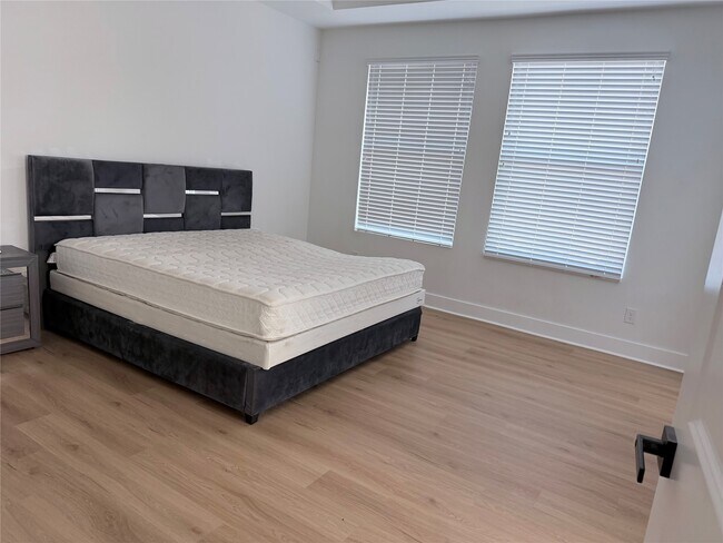 Building Photo - 5928 Conley St