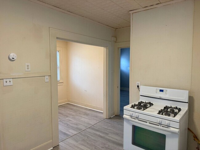 Building Photo - 1818 Collins Ave