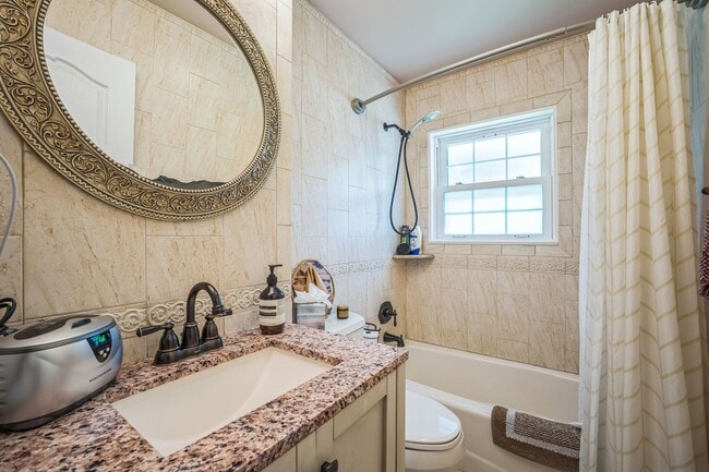 Building Photo - Charming 4 Bedroom Brick Home - Ideal Loca...