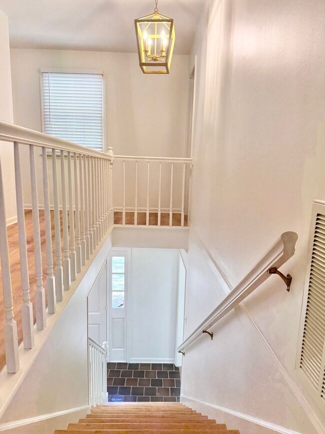 Building Photo - 130 Valley Club Cir