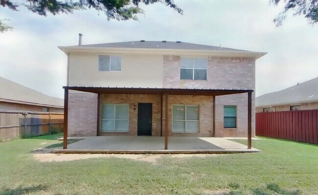 Building Photo - MOVE IN READY