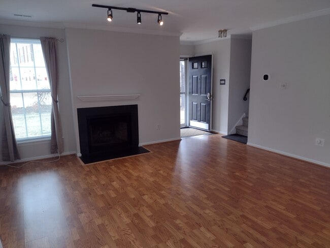 Building Photo - 83 Avon Ln