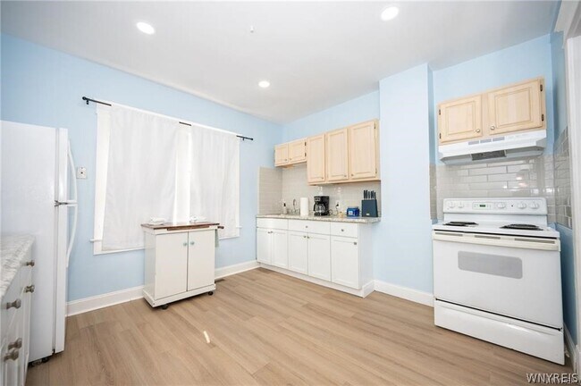 Building Photo - 98 E Delavan Ave