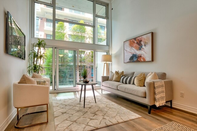 Building Photo - Modern Loft On First Hill!