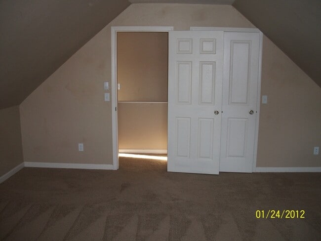 Building Photo - 611 N 15th Ave