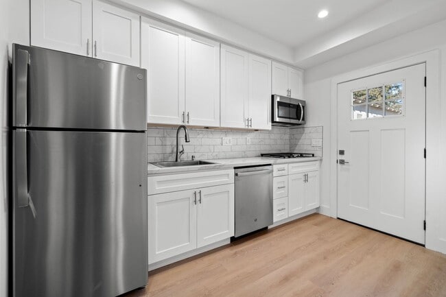 Building Photo - Charming Brand-New Detached ADU with Private Entrance & Yard!
