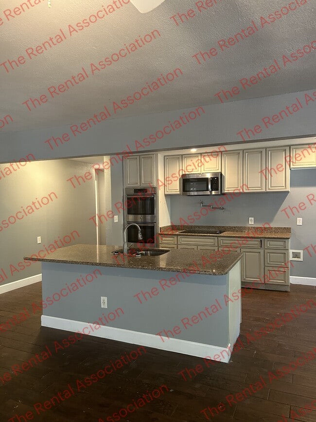Building Photo - 1101 Roselawn Ave