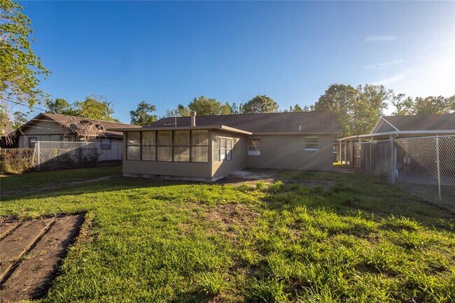 Building Photo - 4620 Glen Oaks Cir