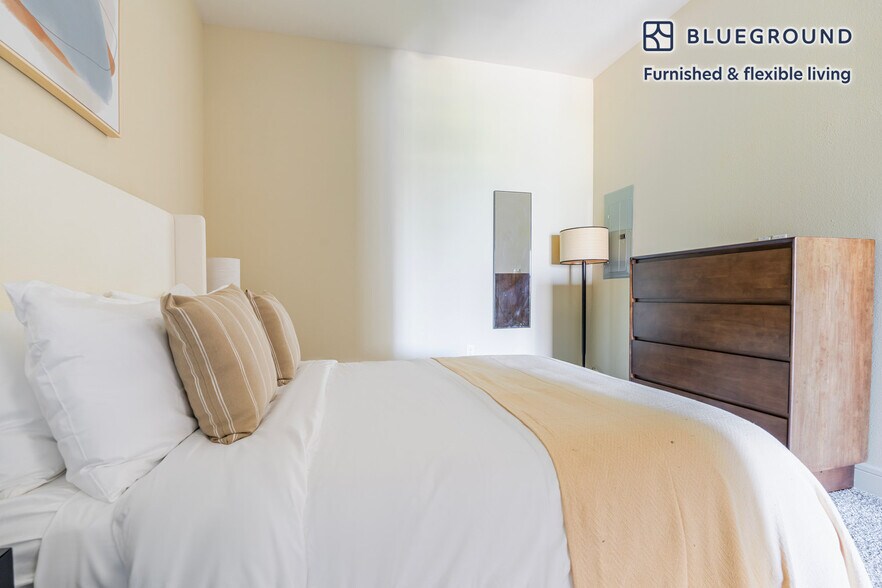 Building Photo - 214 Barton Springs Rd