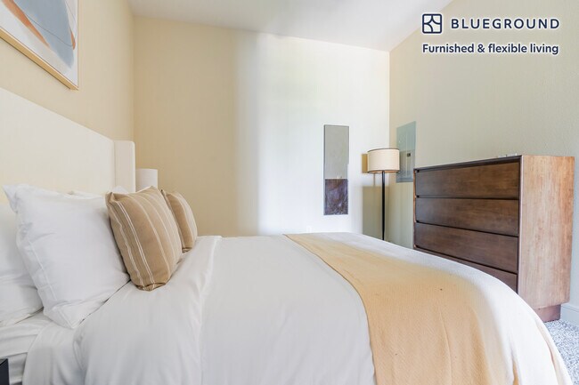 Building Photo - 214 Barton Springs Rd