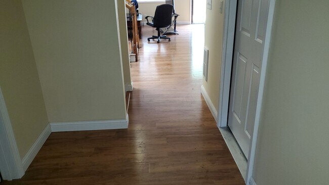 Building Photo - 4 bd, 3.5 ba Foxfire condo, just south of MU campus, w/d, 1 car garage, near Green Meadows and Pr...
