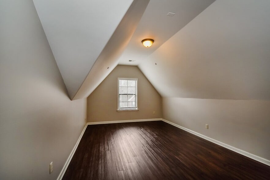 Building Photo - 6010 Abigail Bluffs Cove