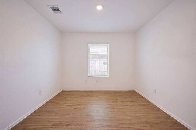 Building Photo - 9603 Fulvetta Briar Ct