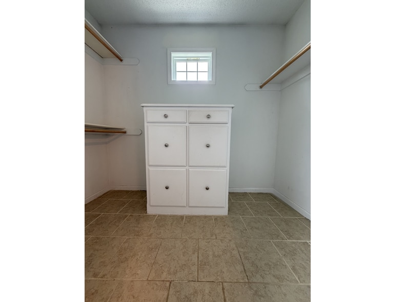 Building Photo - 13885 W 153rd Ter