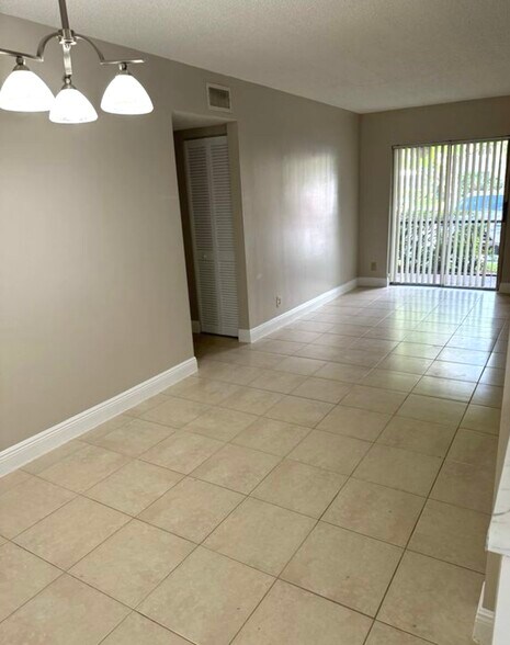 Building Photo - 104 Gardens Dr