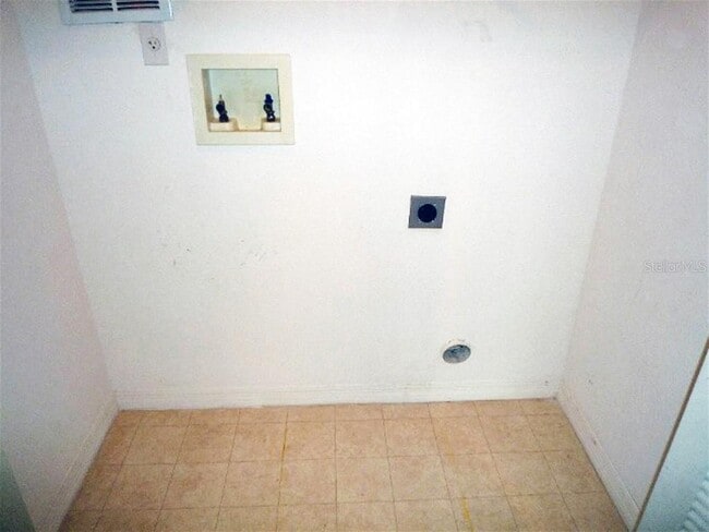 Building Photo - 9850 Lake Chase Island Way