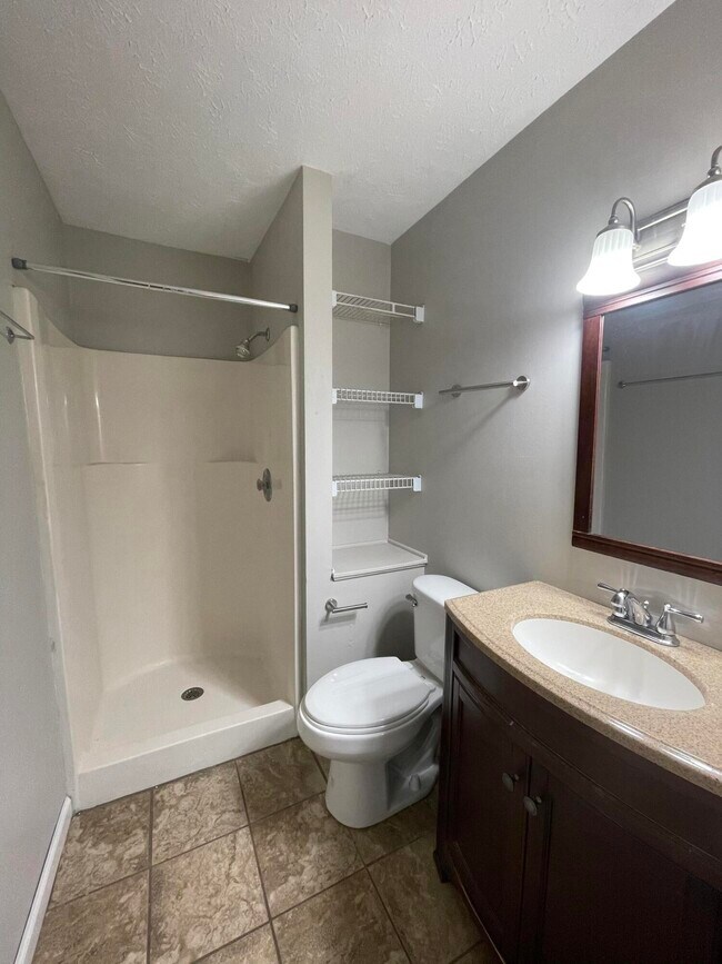 Building Photo - 404 Bainbridge Ct