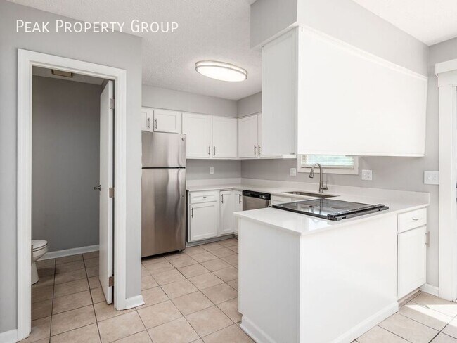 Building Photo - 1979 Drury Ln