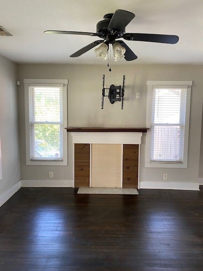 Building Photo - Cargo District home located within walking distance of Downtown Wilmington