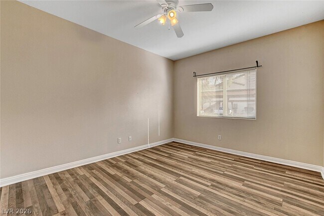 Building Photo - 5650 E Sahara Ave