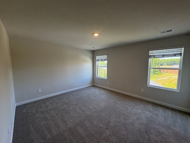 Building Photo - Beautiful Home with Space, Comfort & Modern Convenience