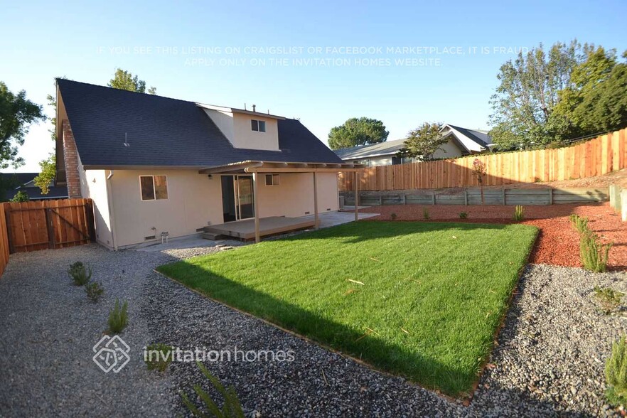 Building Photo - 563 Burlington Dr