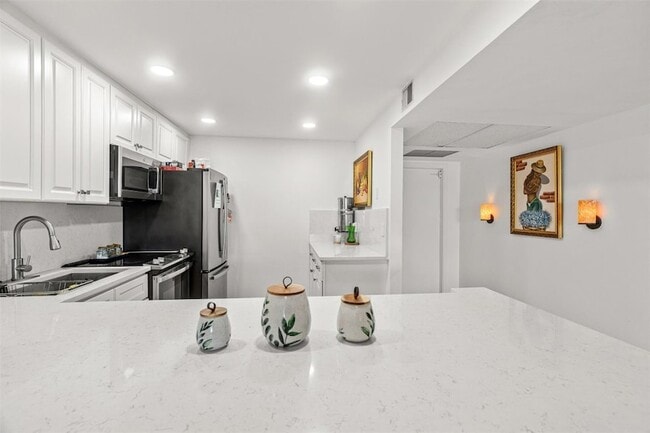 Building Photo - 3080 N Course Dr