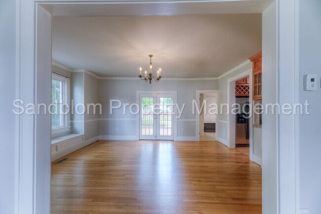 Building Photo - For Lease | TU | 5 Bed + 3 Bath | $2500 Rent