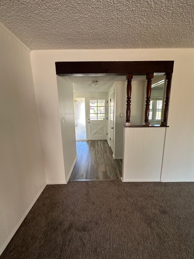 Main Entry - 20724 Christine Ave