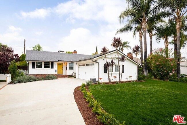 Building Photo - 5427 Lemona Ave