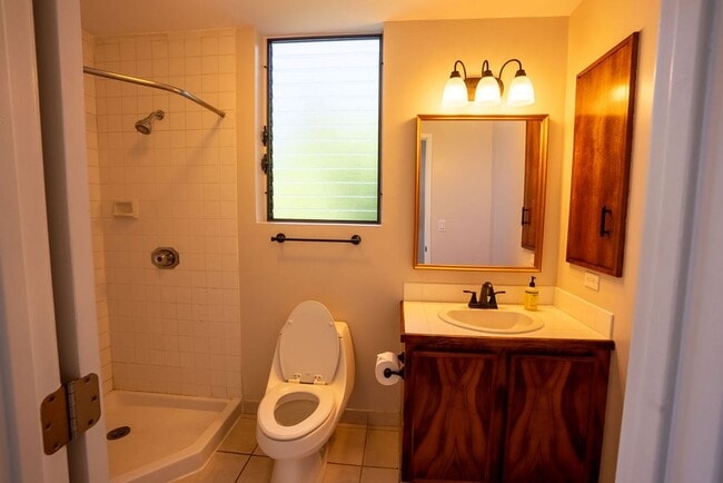 Building Photo - Unfurnished 3 bedroom 3 bath condo with oc...