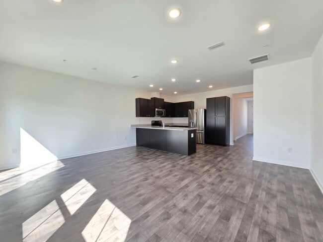 Building Photo - 222 Clement Lp